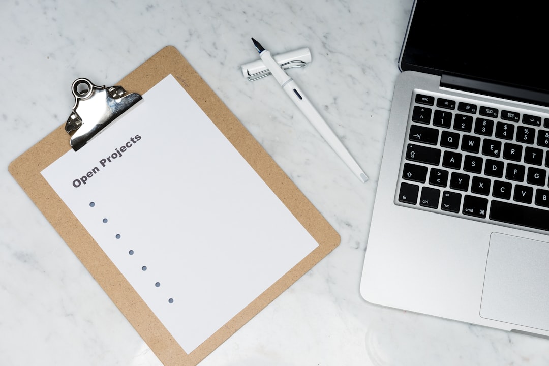 Minimalist visual roadmap with numbered and prioritised steps for an SME digital strategy.